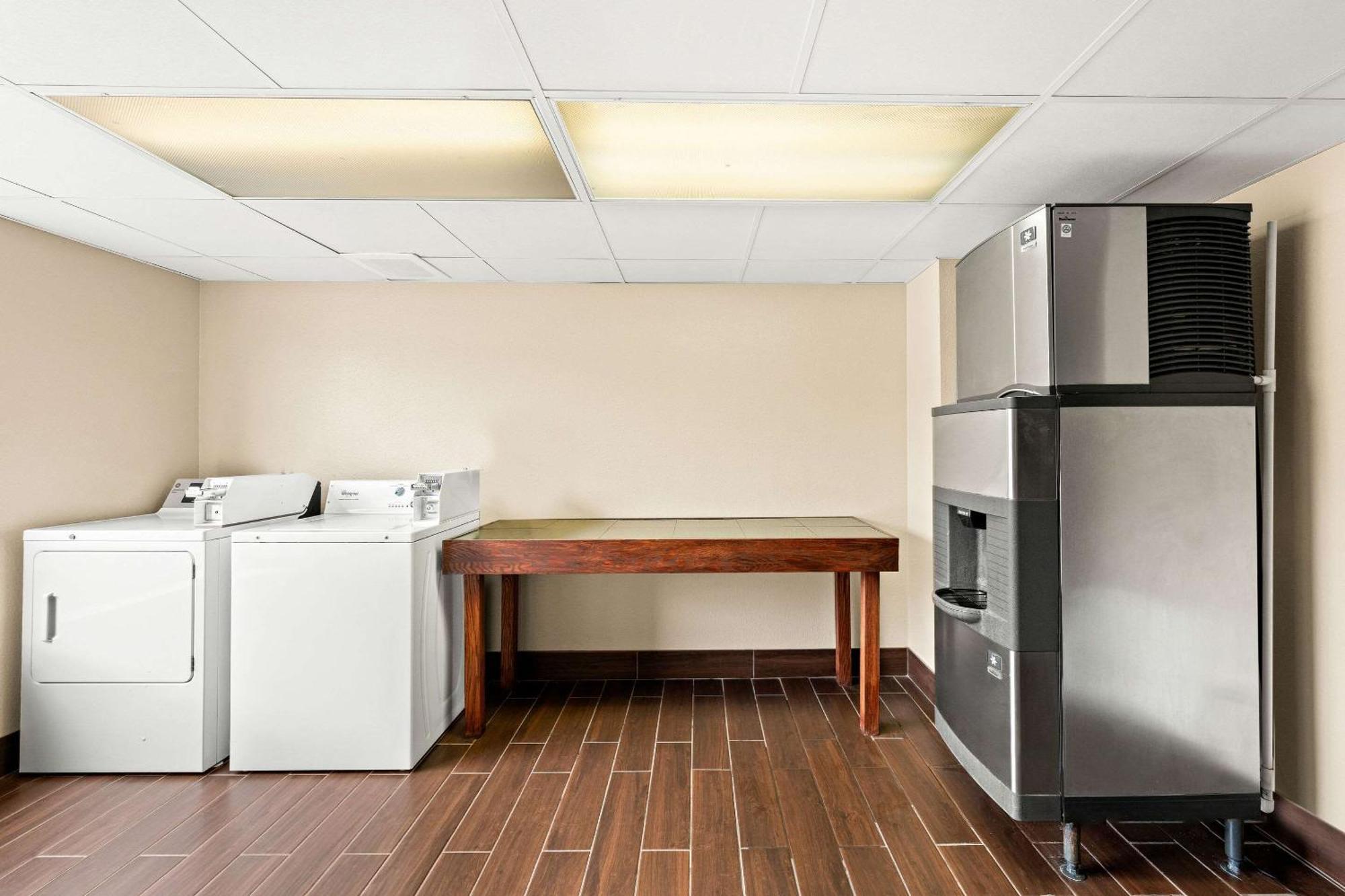 Comfort Suites Abingdon I-81 Bagian luar foto
