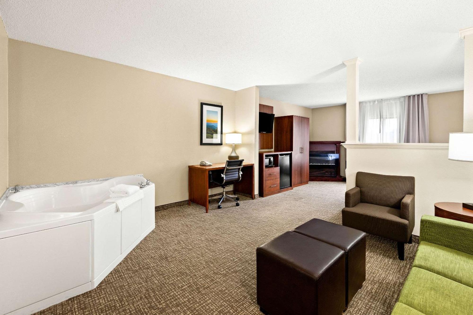 Comfort Suites Abingdon I-81 Bagian luar foto