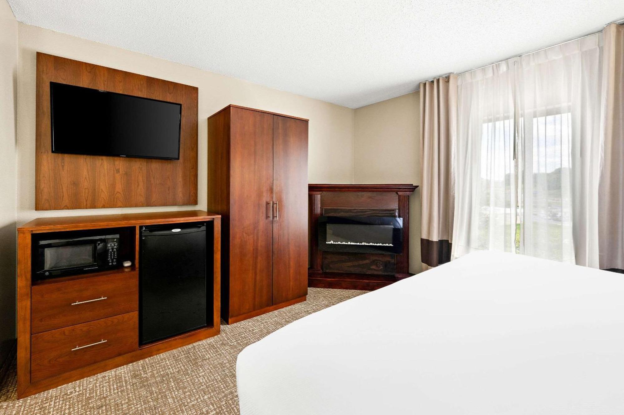 Comfort Suites Abingdon I-81 Bagian luar foto