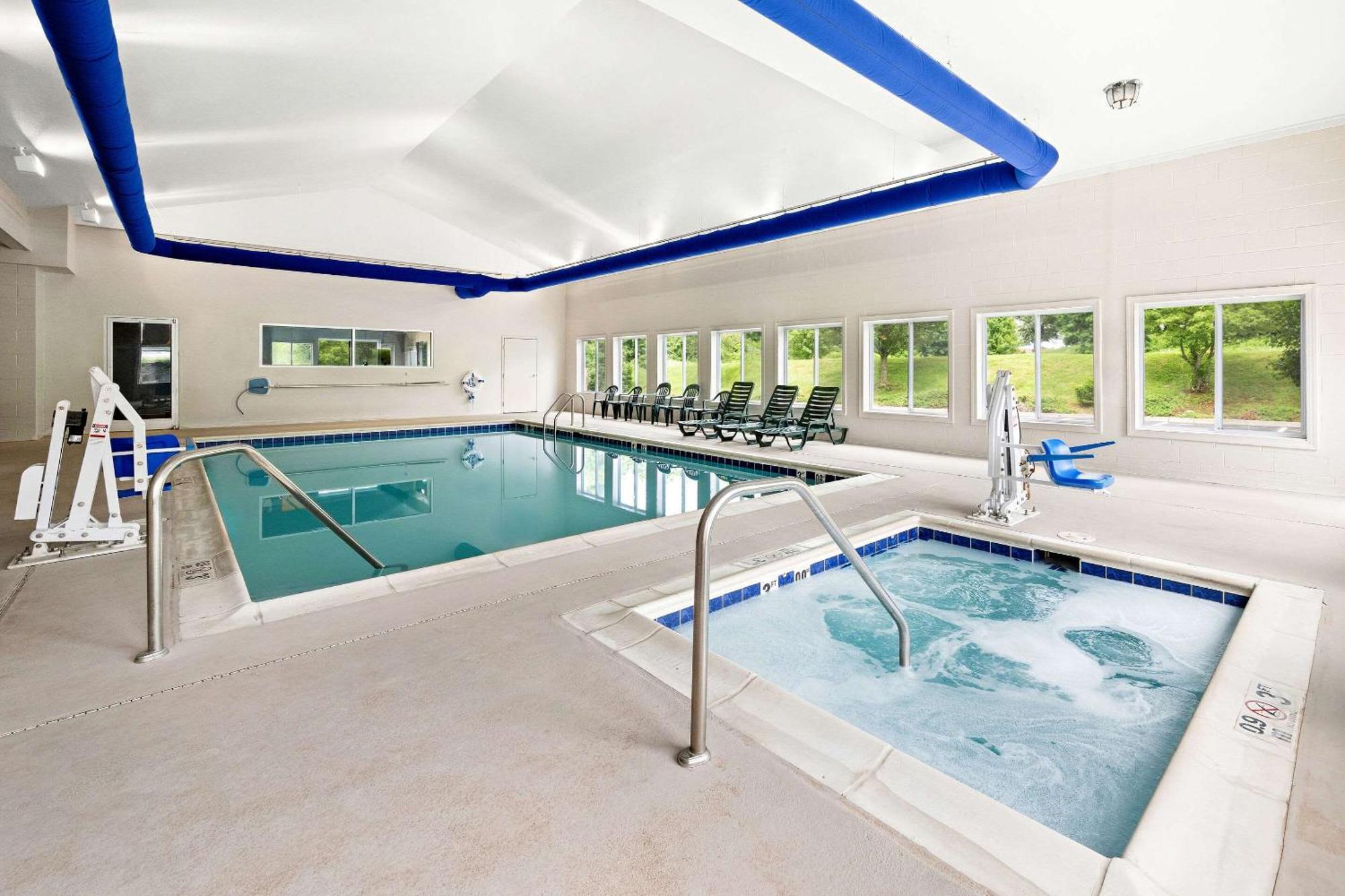 Comfort Suites Abingdon I-81 Bagian luar foto